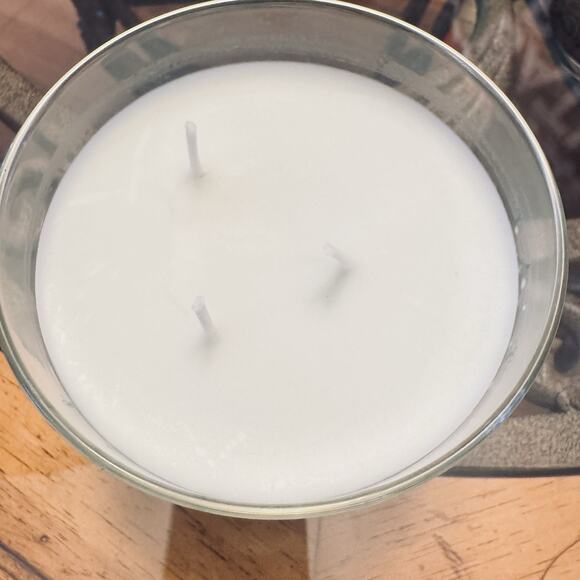 BATH & BODY WORKS WHITE BARN TREE FARM 3 WICK 14.5 OZ SCENTED CANDLE - Picture 4 of 5